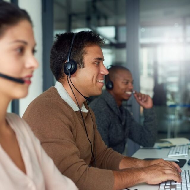 how do call centres work